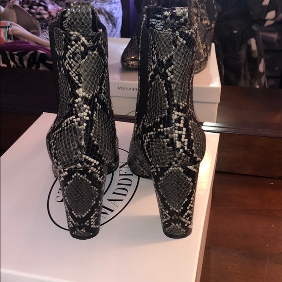 Steve Madden Subtle Boot - Picture 5 of 8